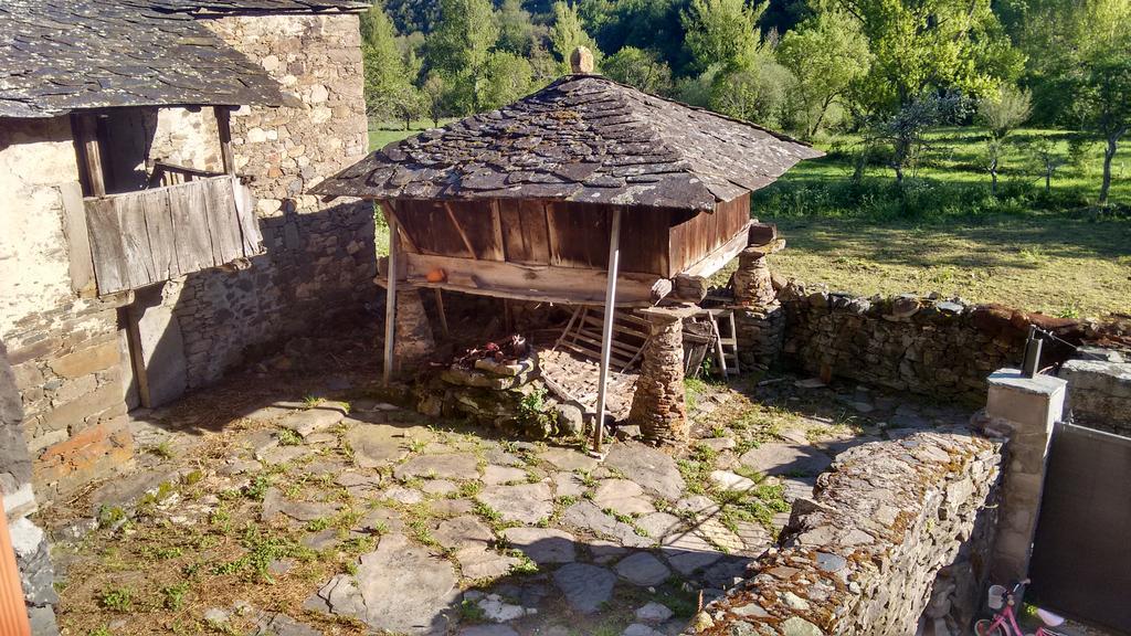 Vila Casa Antonio Y Benina Sosas de Laciana Exteriér fotografie